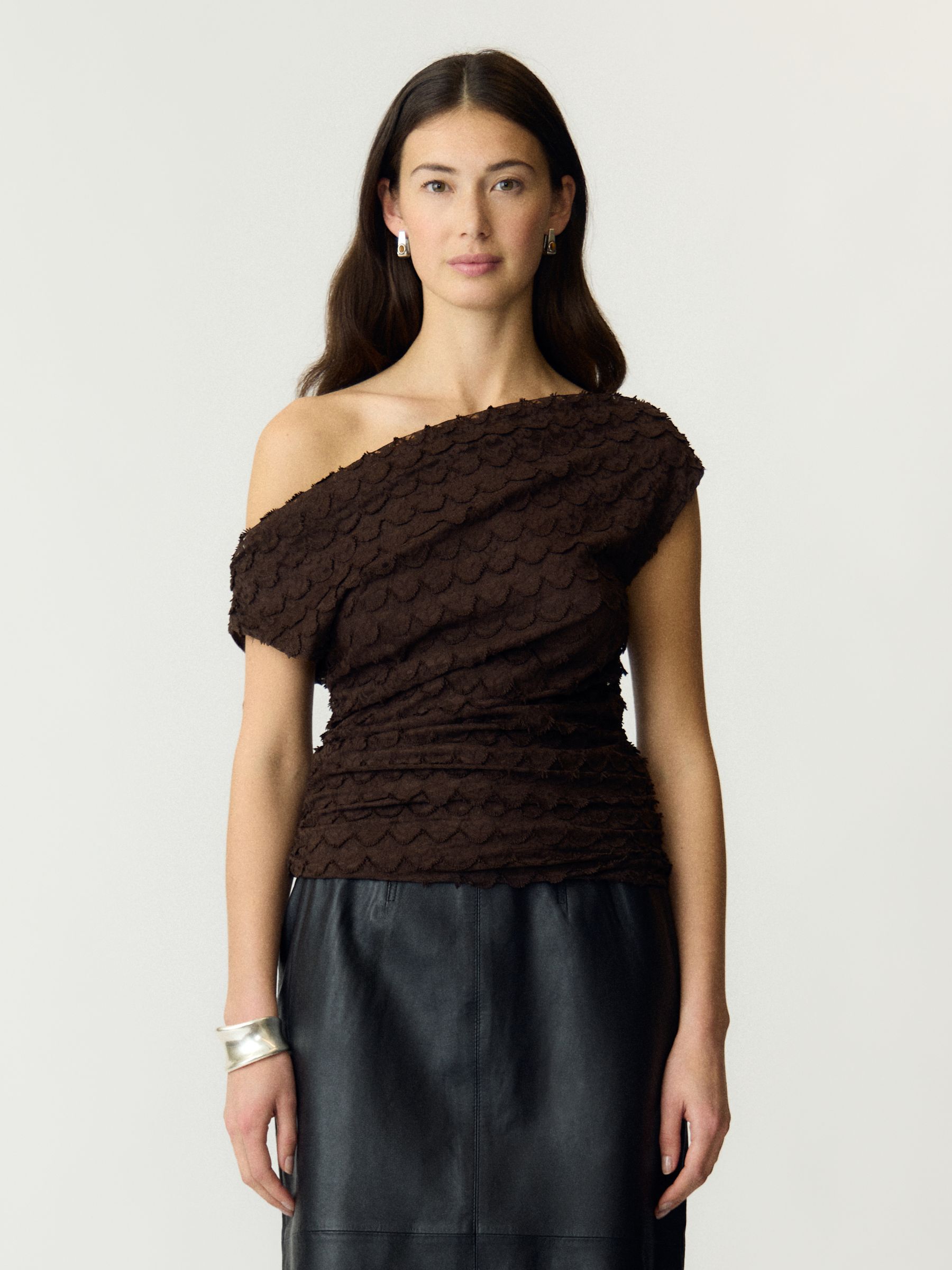 YASKATANA OFF-SHOULDER TOP | Brown | YAS® Sweden