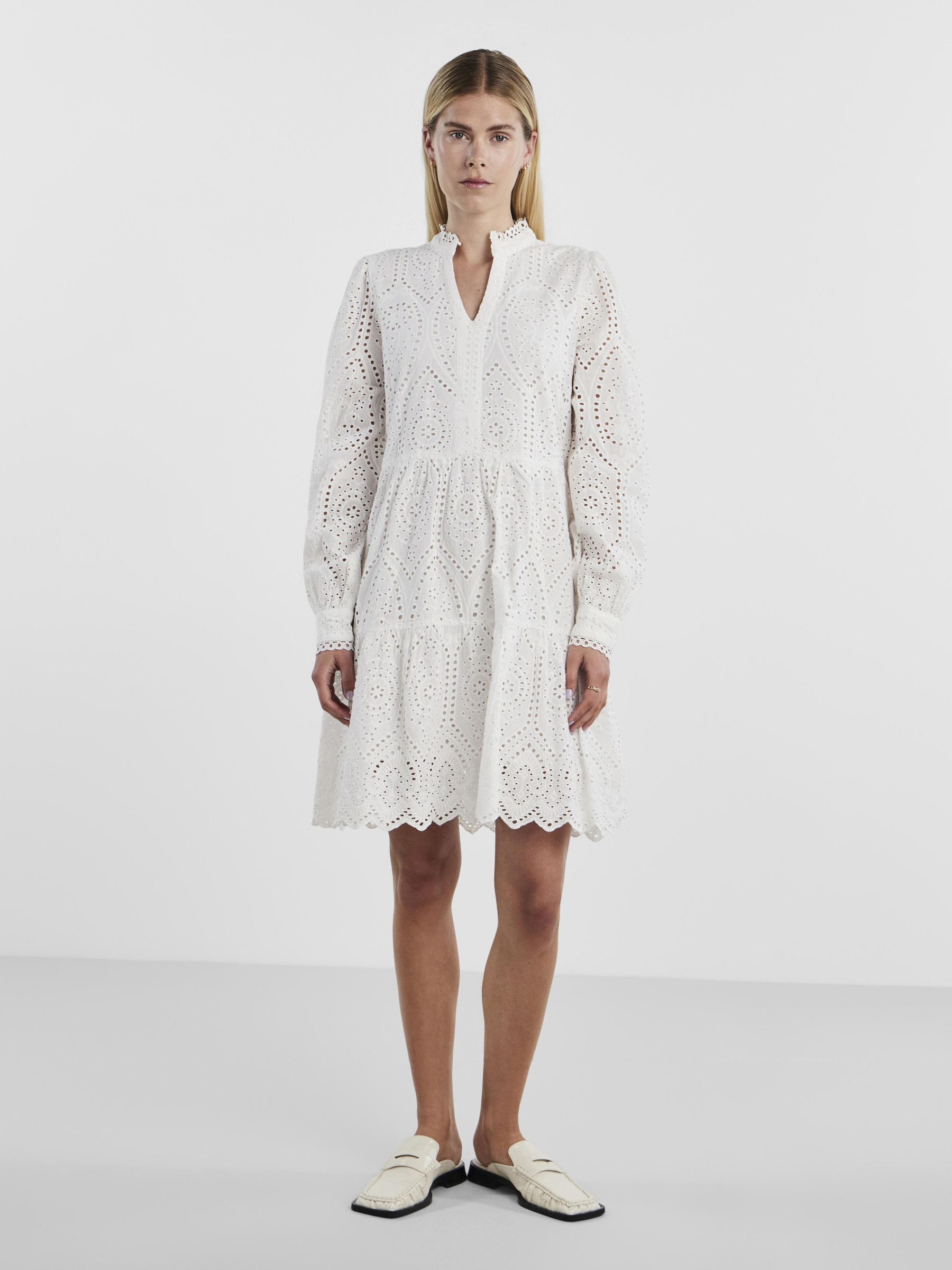 Star white casual outfits best sale