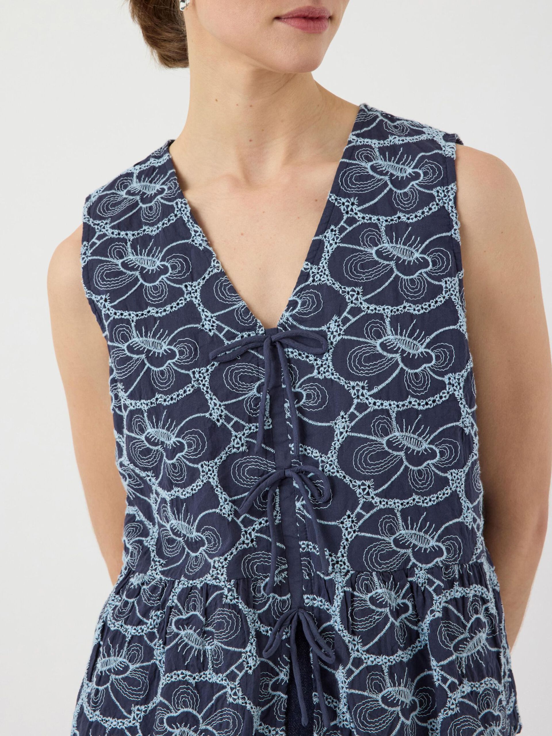 Carousel image - YASIREKA TOP SANS MANCHES, Blueberry | 3