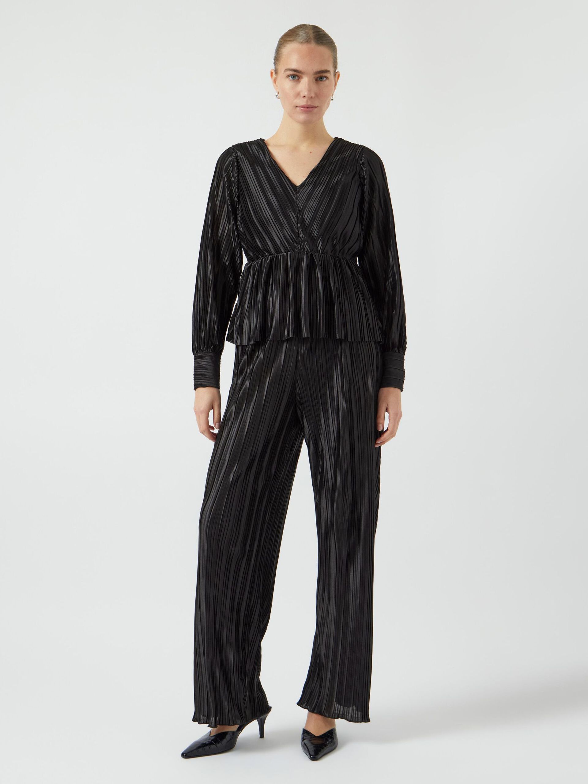 Carousel image - YASSTORMA TOP, Black | 4