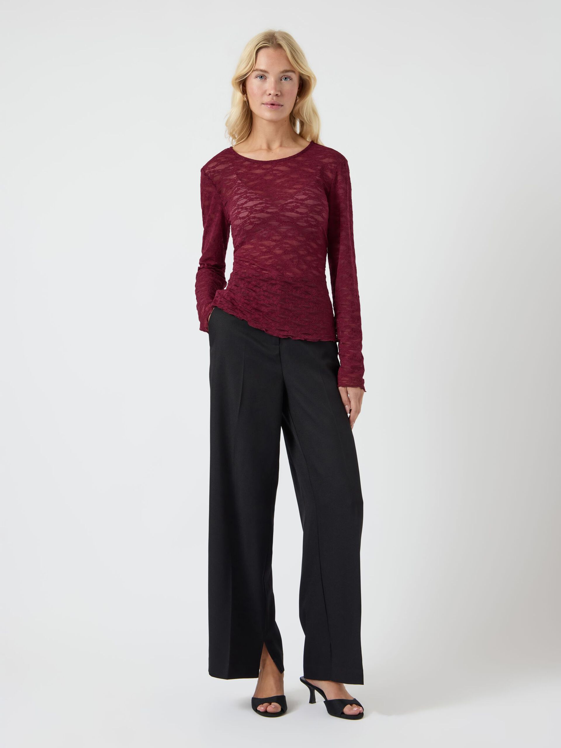 Carousel image - YASCARA KANT TOP MET LANGE MOUWEN, Tibetan Red | 4