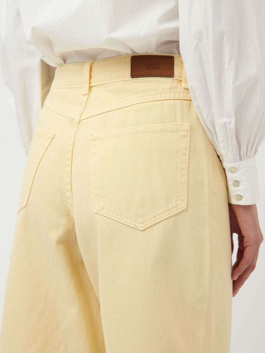 Carousel image - YASSUN SHORTS ESTILO BERMUDA, Anise Flower | 3