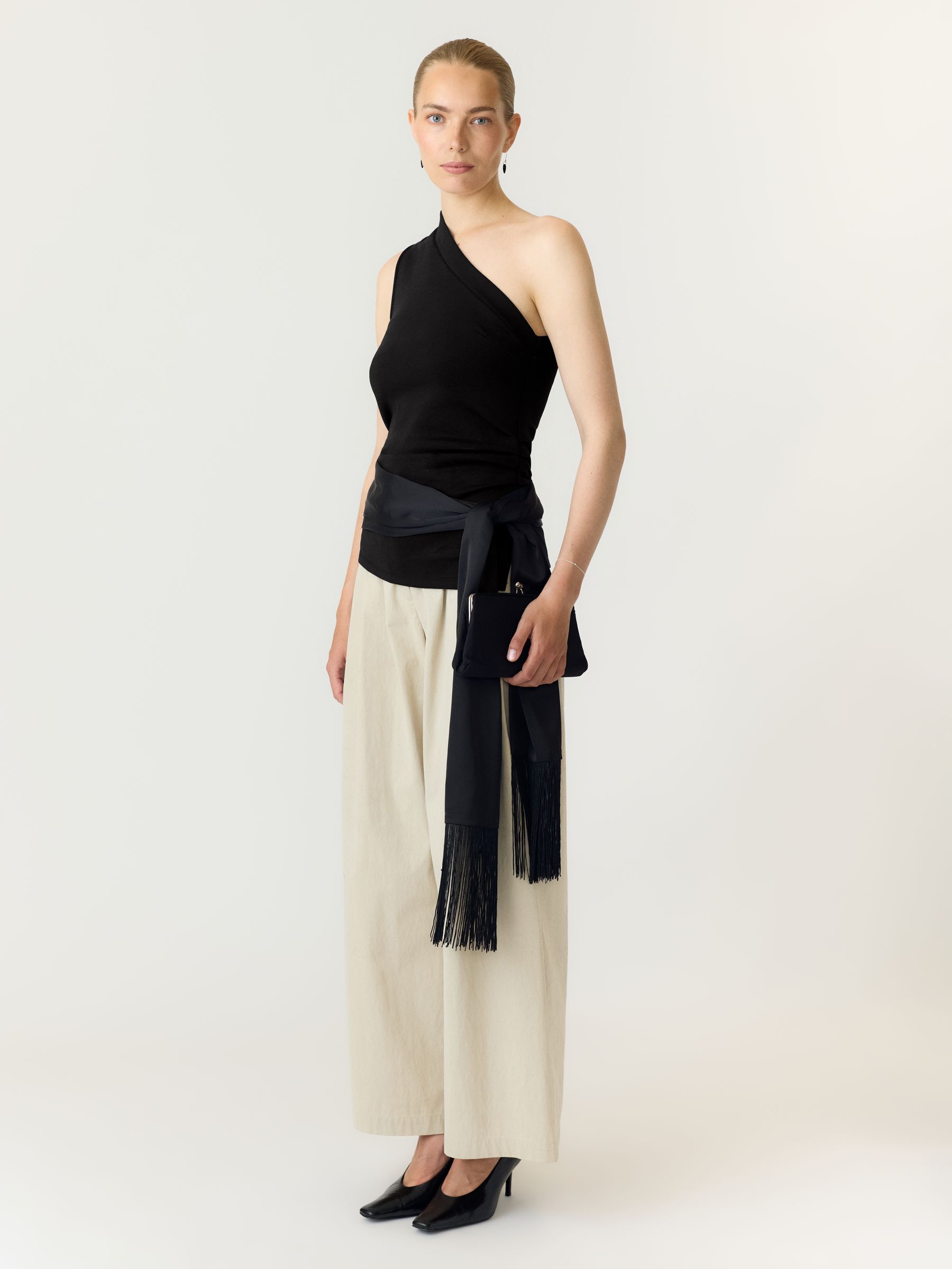 YASVENICE ONE-SHOULDER TOP | Black | YAS® Netherlands