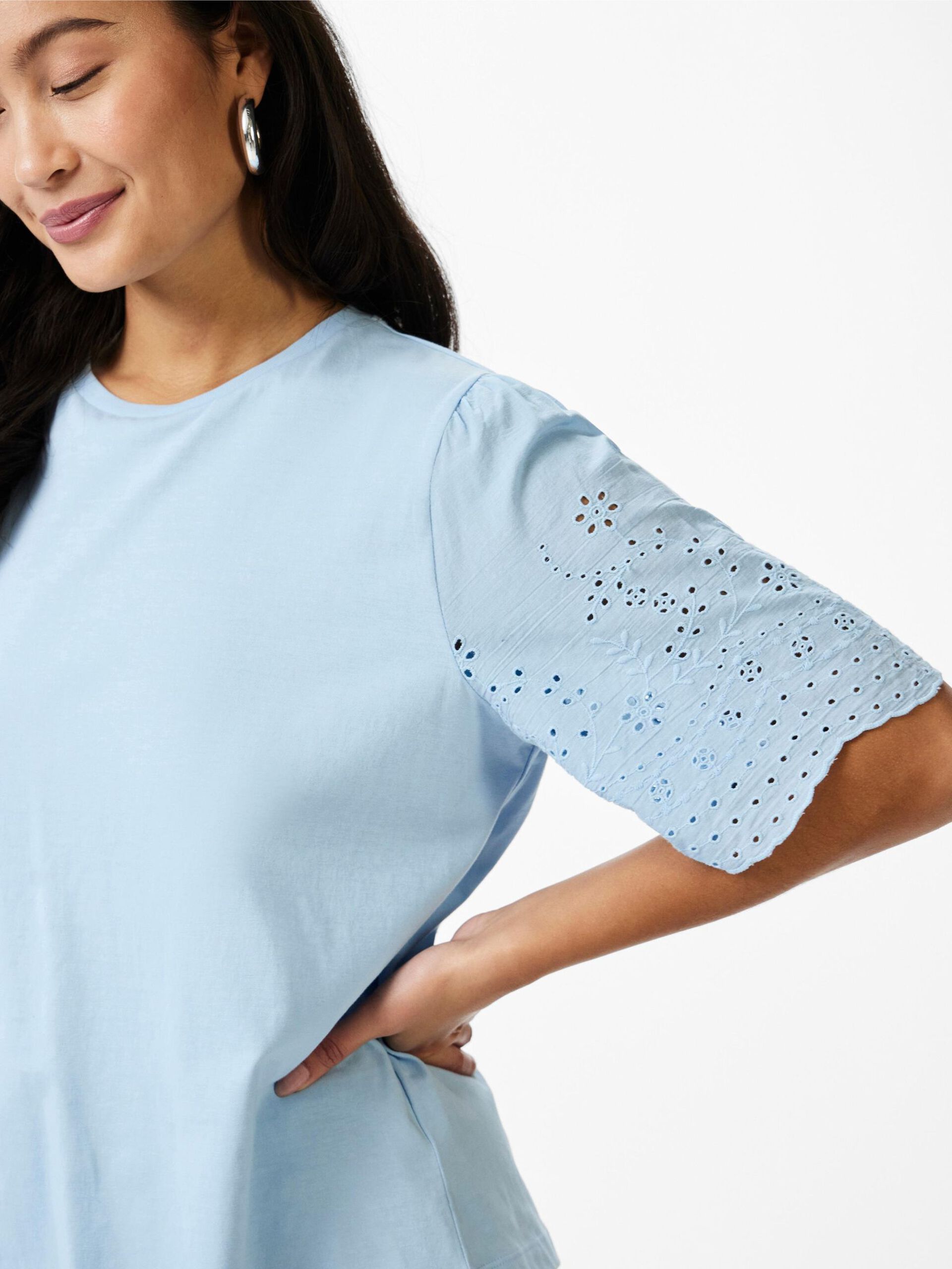 Carousel image - YASLEX BRODERIE ANGLAIS T-SHIRT, Clear Sky | 3