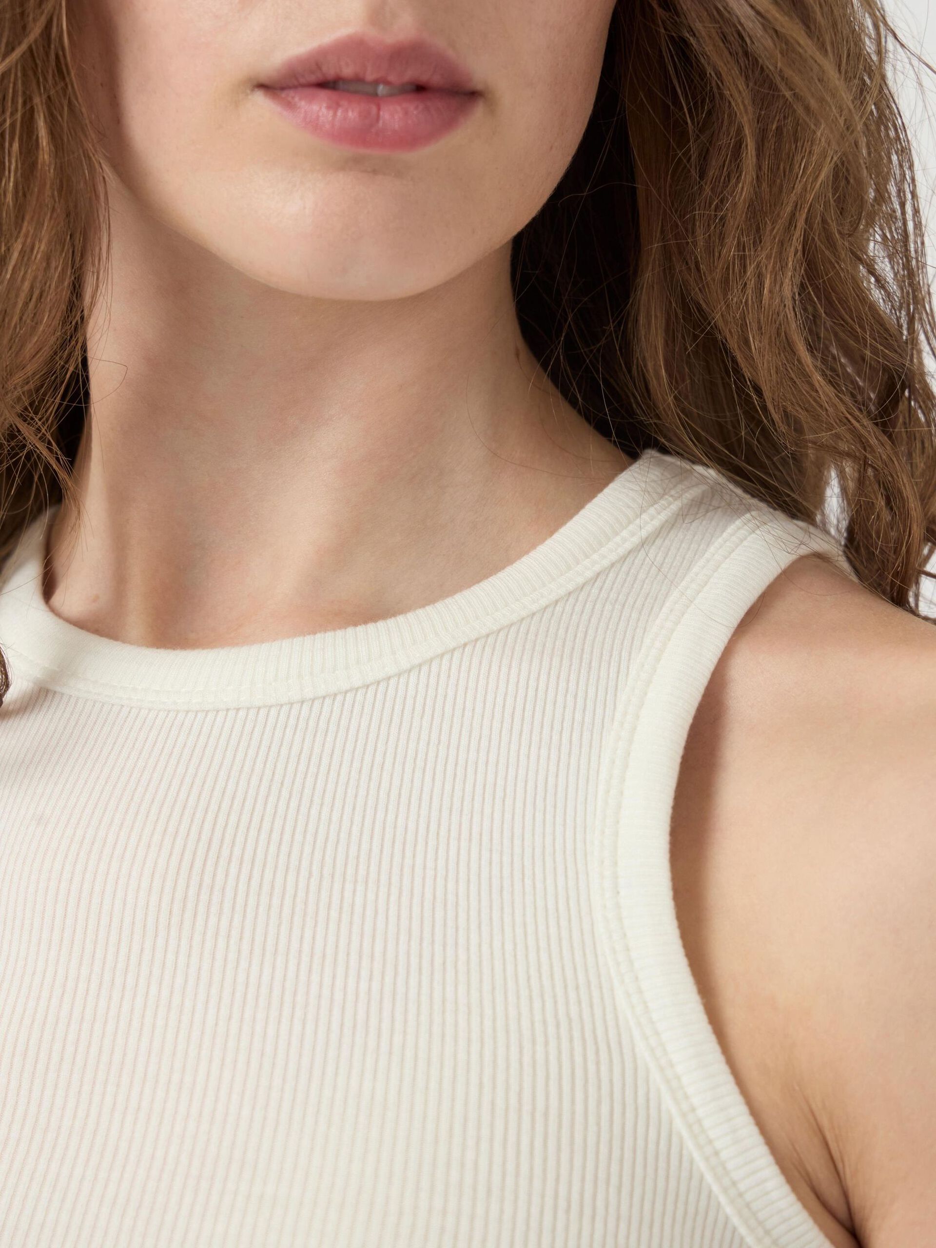 Carousel image - YASRACCI SLEEVELESS TOP, Star White | 3