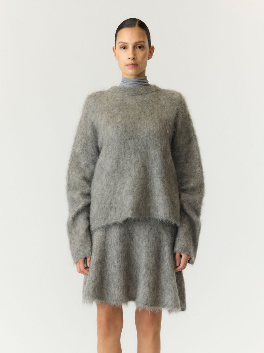 Product tile image YASTILDE MANGAS LARGAS MEZCLA DE MOHAIR JERSEY, Light Grey Melange 26041507_LightGreyMelange