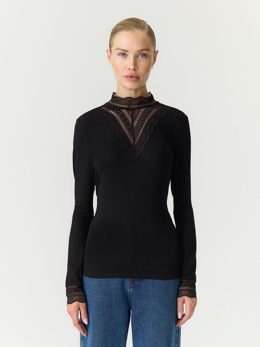 Product tile image YASELLINA HOGE KRAAG TOP MET LANGE MOUWEN, Black 26037887_Black