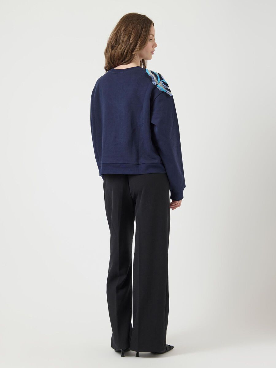 YAS YASBLUGA EMBELLISHED SWEATSHIRT, Navy Blazer, highres - 26039247_NavyBlazer_1231919_004.jpg