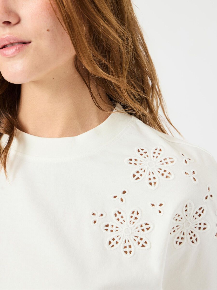 Carousel image - YASSALLY T-SHIRT, Star White | 3