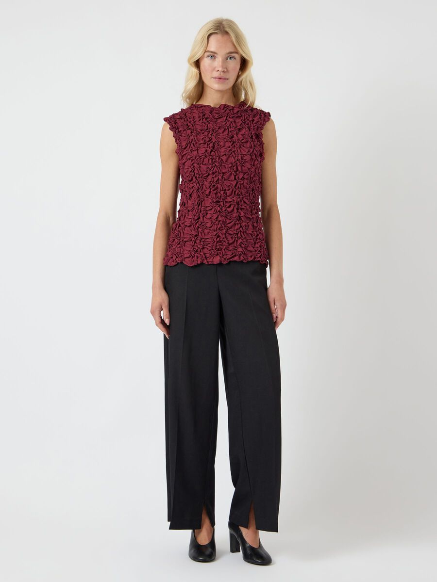 Carousel image - YASMERA TOP SIN MANGAS, Tibetan Red | 4