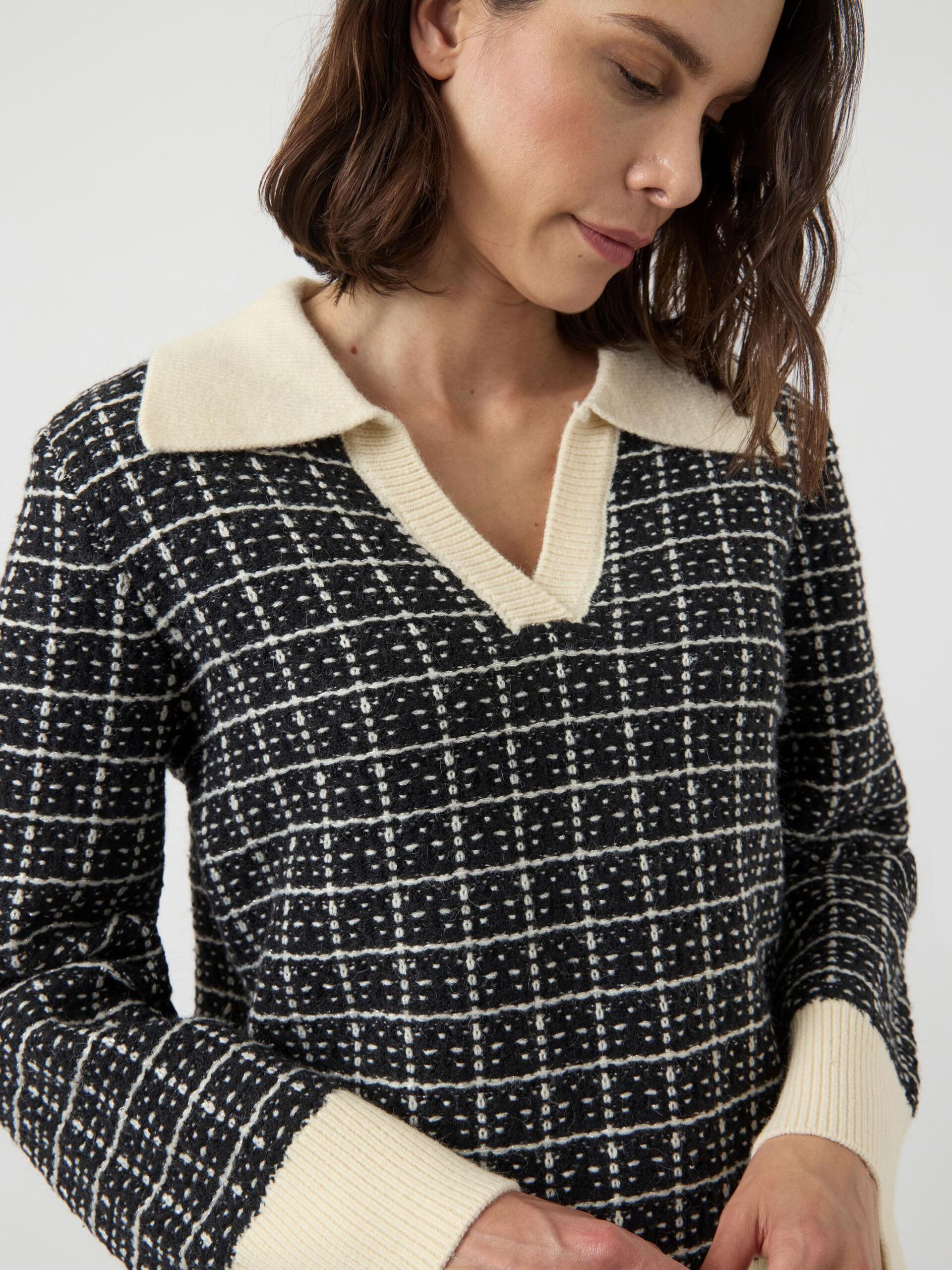 Carousel image - YASLIVIA V-NECK KNITTED PULLOVER, Black | 3
