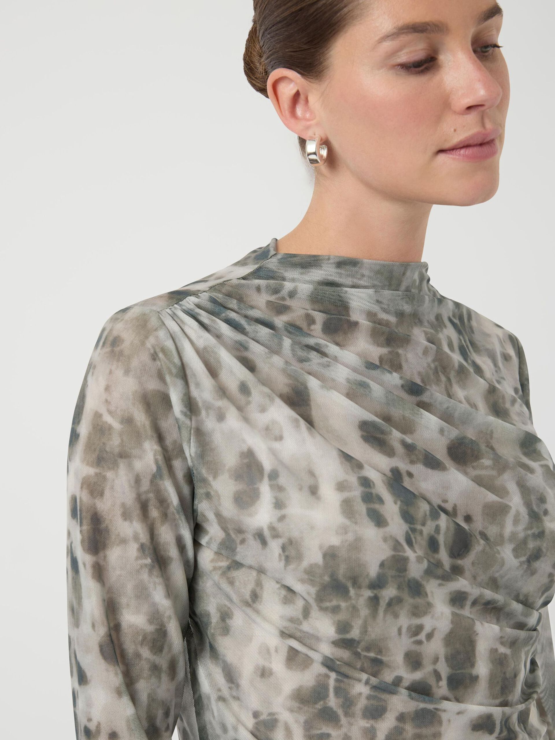 Carousel image - YASFLORI LONG SLEEVED TOP, Ponderosa Pine | 3