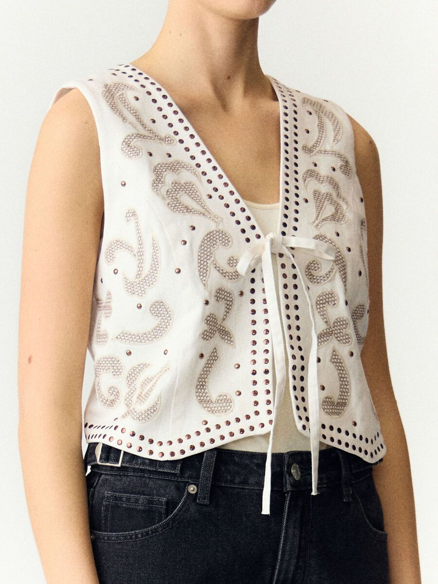 Carousel image - YASVELAS VEST, Pristine | 3
