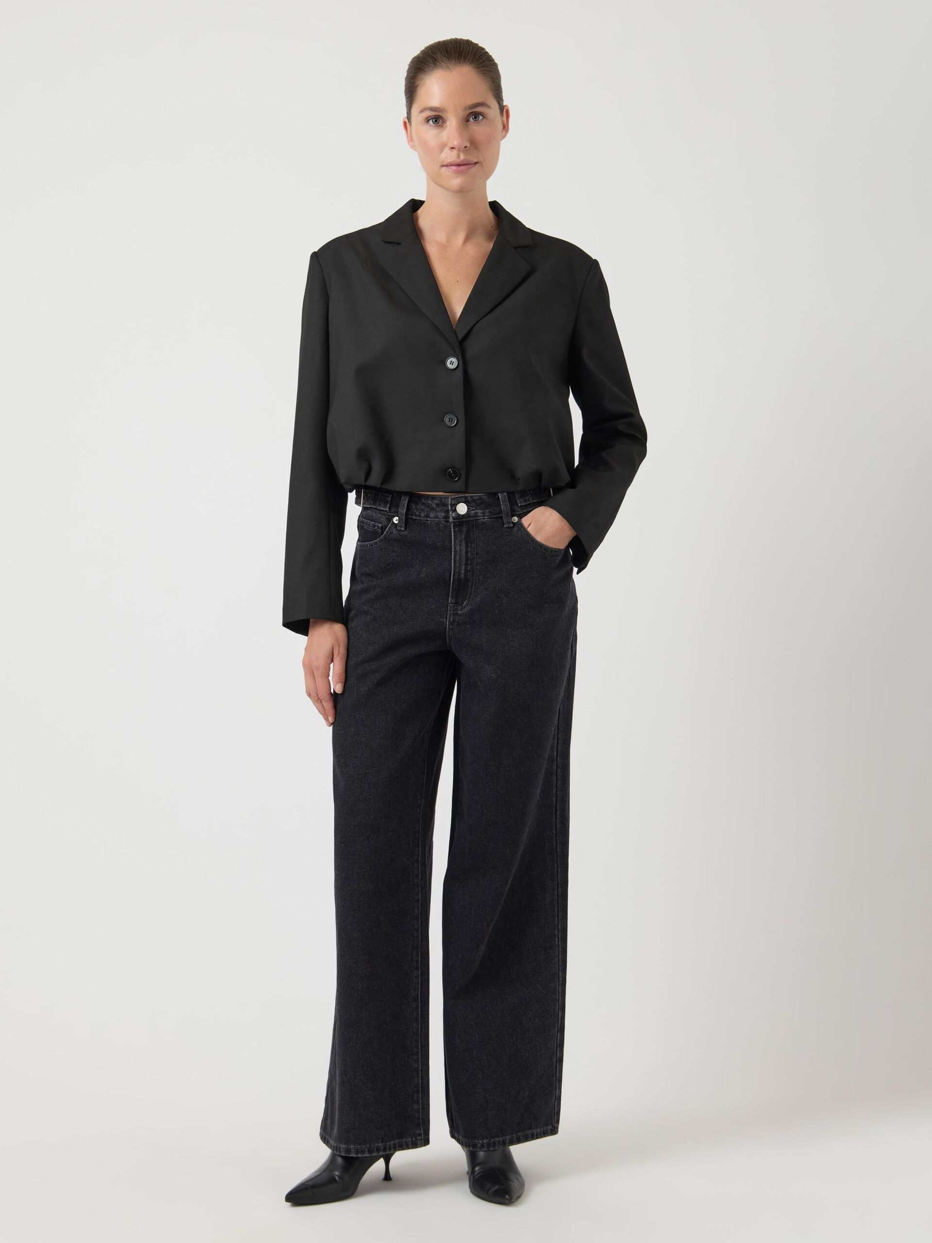 Carousel image - YASJERA SHORT BLAZER, Black | 4