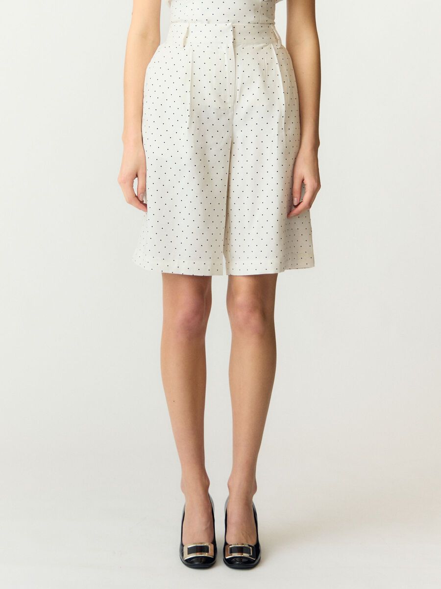 Product tile image - YASDOTLY HW LANG SHORTS, Star White | 26040610_StarWhite_1272780
